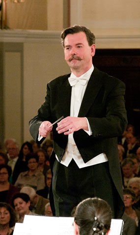 Dirigent Norbert Pfafflmeyer, fotografiert von Foto Schörg, Baden